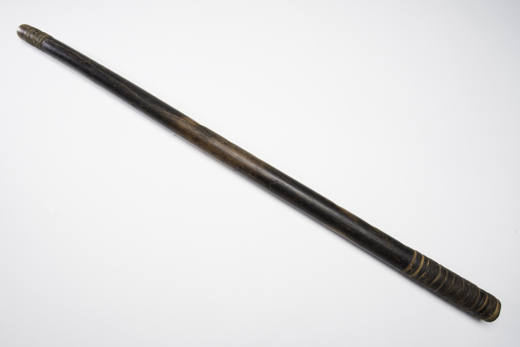 A-14550, 620–670 CE (Common Era=AD). Length: 68.5 cm, diameter: 2.8 cm.