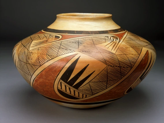 polychrome jar with migration design