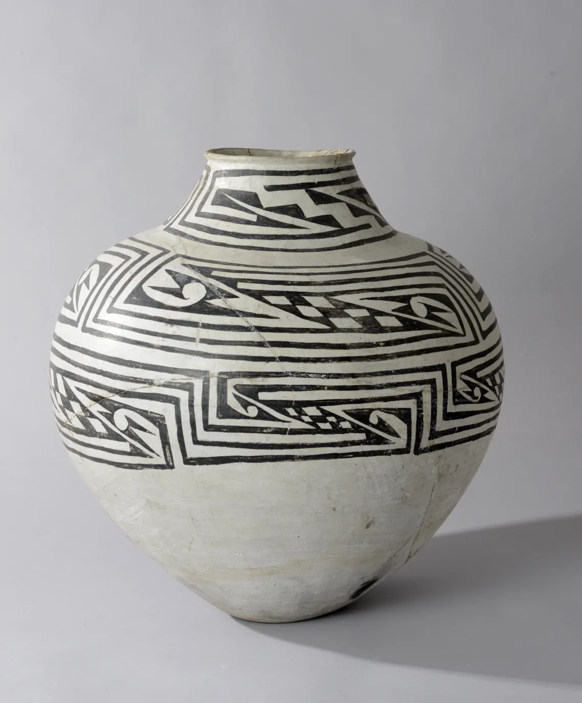 Sosi Black-on-white Jar