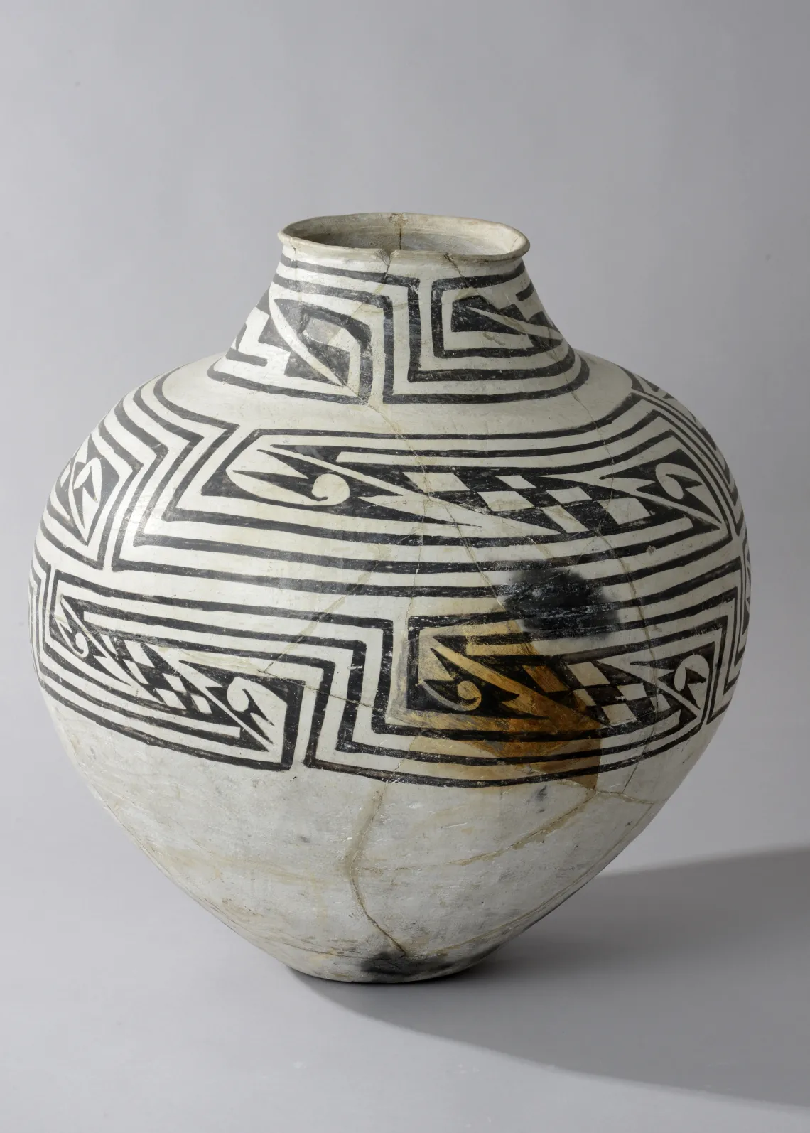 Sosi Black-on-white Jar