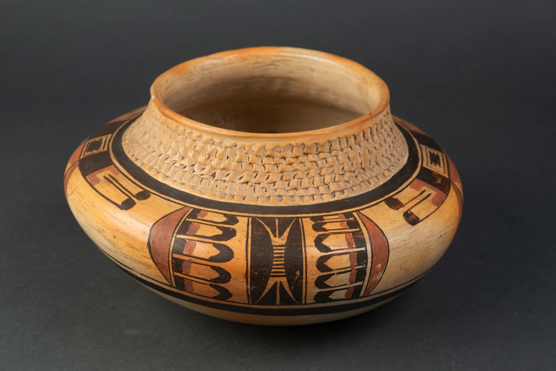 polychrome jar with corrugated neck