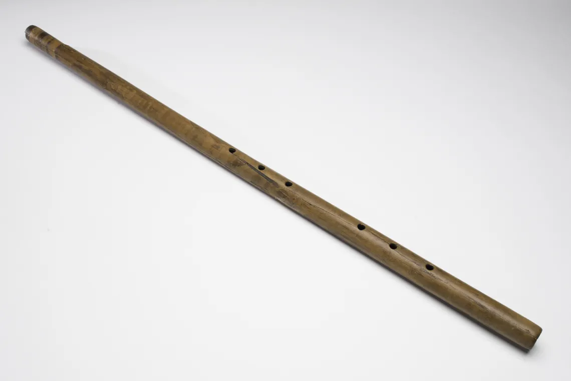 A-14551, 620–670 CE (Common Era=AD). Length: 68.5 cm, diameter: 2.8 cm.