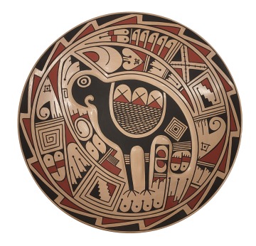 Mata Ortiz plate with macaw imagery