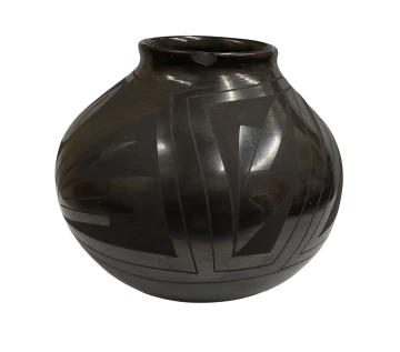 black on black Mata Ortiz jar