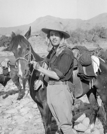 Donald B. Cordry at Rio Grande de Santiago, Nayarit, Mexico. Dorothy M. Cordry, photographer, 1937. ASM Cordry-331.